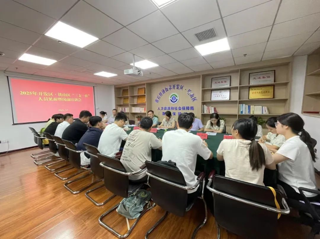 青年大学生成长的机遇与挑战