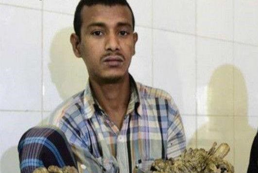 印度一男子得怪病,长满树枝,妻子生完两个孩子后,弃他而去!_图1 印度一男子得怪病,长满树枝,妻子生完两个孩子后,弃他而去!_图1